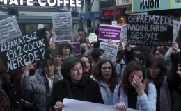 İzmir Kadın Platformu, Deprem Mağdurları İçin Yürüyüş Düzenledi