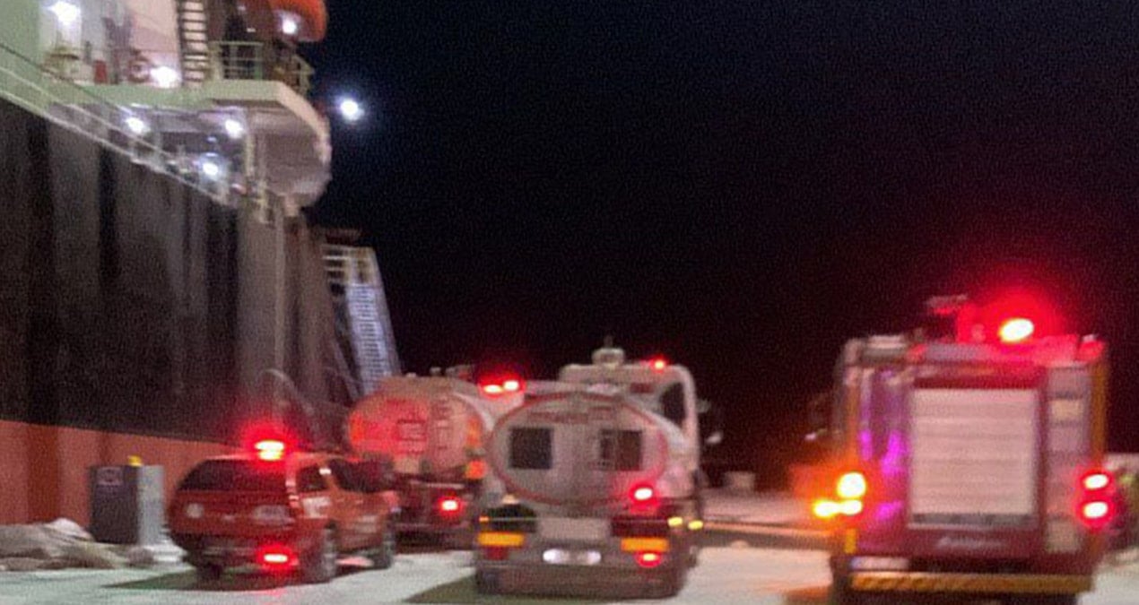 Adana’da plastik ham madde yüklü gemide yangın