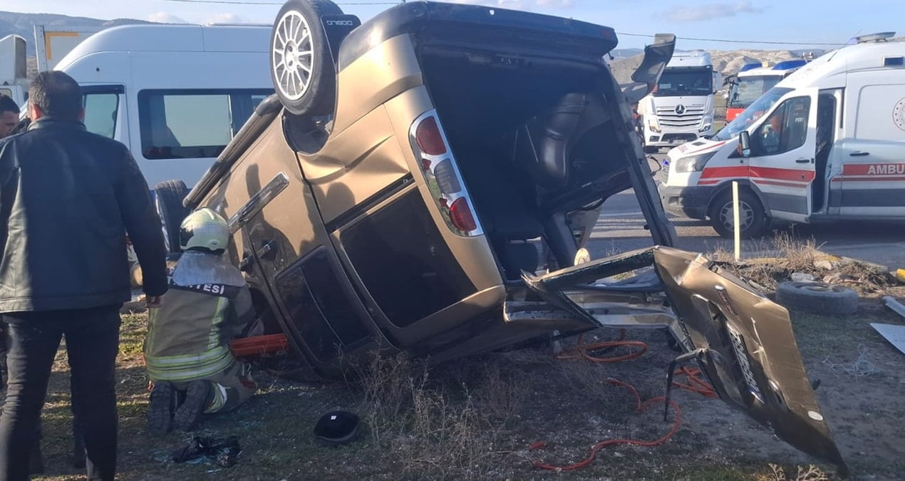Ankara’da feci kaza: 6’sı öğrenci 8 yaralı