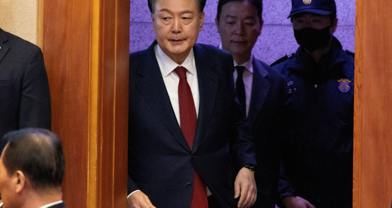 Güney Kore’nin darbeci başkanı, uyarı amacıyla sıkıyönetim ilan ettiğini söyledi